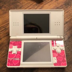 Nintendo DS - WHITE w/ 8 games and case